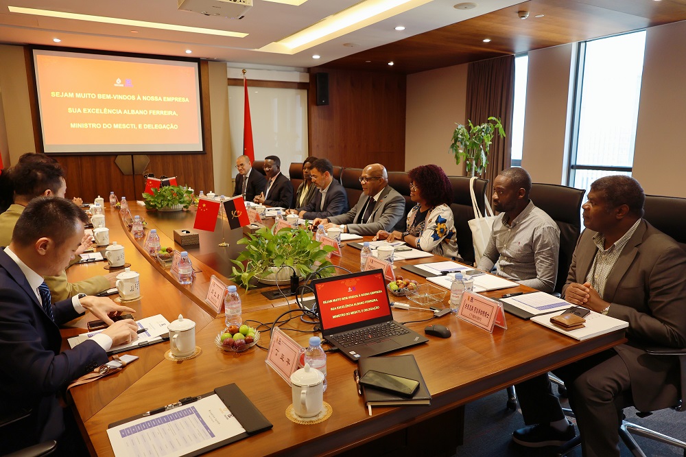 A delegation led by Minister of Higher Education of Angola visited the headquarters of the Phoenix Bridge Group